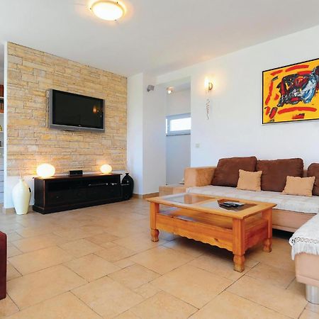 5 Bedroom Amazing Home In Debeljak Esterno foto