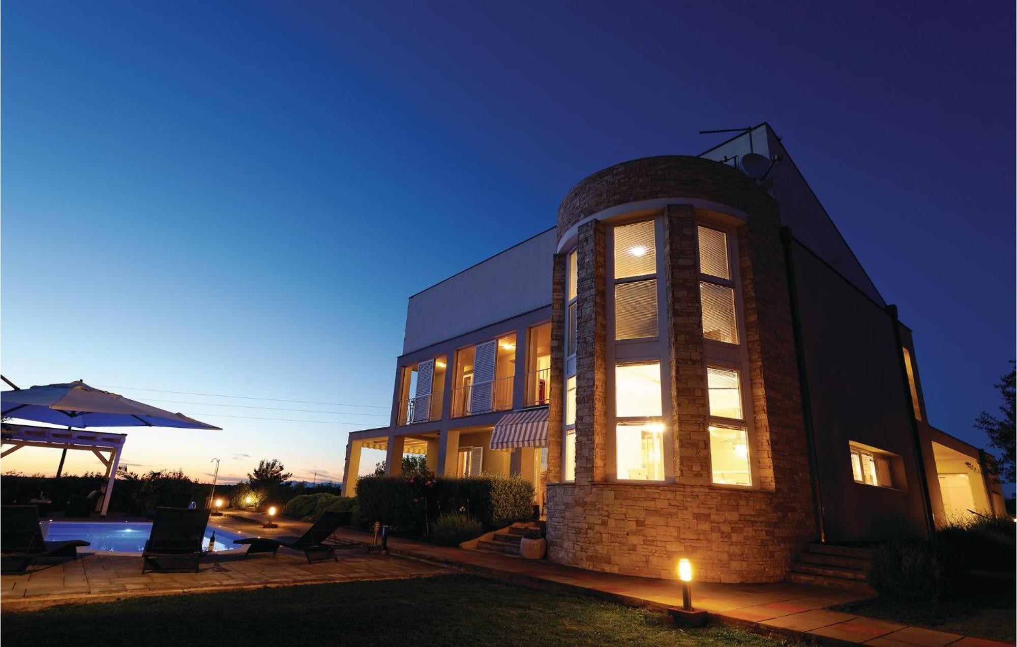 5 Bedroom Amazing Home In Debeljak Esterno foto