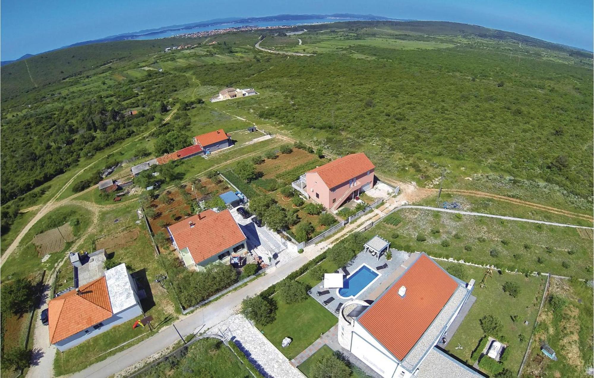 5 Bedroom Amazing Home In Debeljak Esterno foto