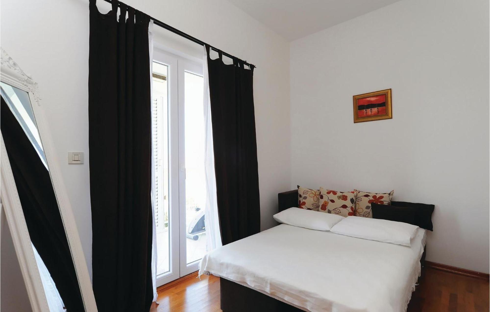 5 Bedroom Amazing Home In Debeljak Esterno foto